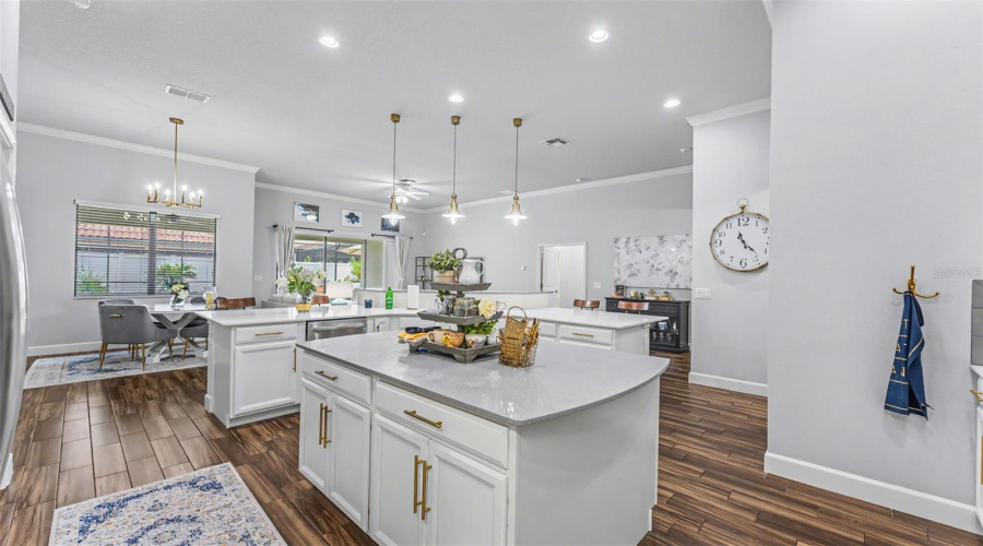 KISSIMMEE, Florida 34746, 5 Bedrooms Bedrooms, ,4 BathroomsBathrooms,Residential,For Sale,SHORESIDE,0,MFRP4939263