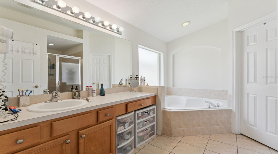 KISSIMMEE, Florida 34746, 4 Bedrooms Bedrooms, ,3 BathroomsBathrooms,Residential,For Sale,MADIERA BEACH BLVD,0,MFRO6422779