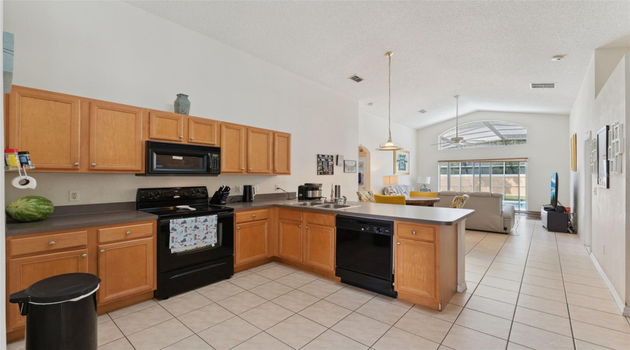 KISSIMMEE, Florida 34746, 4 Bedrooms Bedrooms, ,3 BathroomsBathrooms,Residential,For Sale,MADIERA BEACH BLVD,0,MFRO6422779
