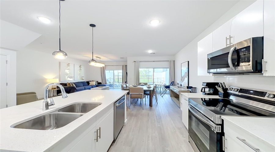 DAVENPORT, Florida 33896, 6 Bedrooms Bedrooms, ,5 BathroomsBathrooms,Residential,For Sale,FAMAGUSTA,0,MFRO6424110
