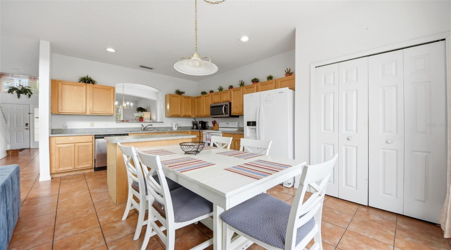 DAVENPORT, Florida 33897, 7 Bedrooms Bedrooms, ,4 BathroomsBathrooms,Residential,For Sale,SEVILLA,0,MFRO6422362