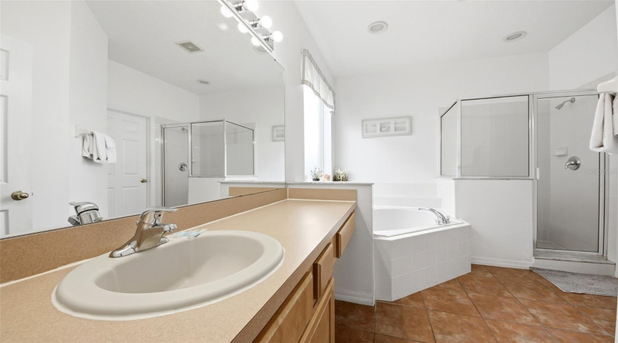 DAVENPORT, Florida 33897, 7 Bedrooms Bedrooms, ,4 BathroomsBathrooms,Residential,For Sale,SEVILLA,0,MFRO6422362