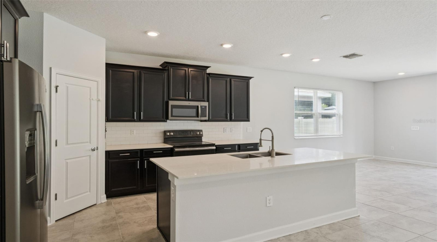 KISSIMMEE, Florida 34746, 4 Bedrooms Bedrooms, ,2 BathroomsBathrooms,Residential,For Sale,CRESCENT MOON,0,MFRP4939276
