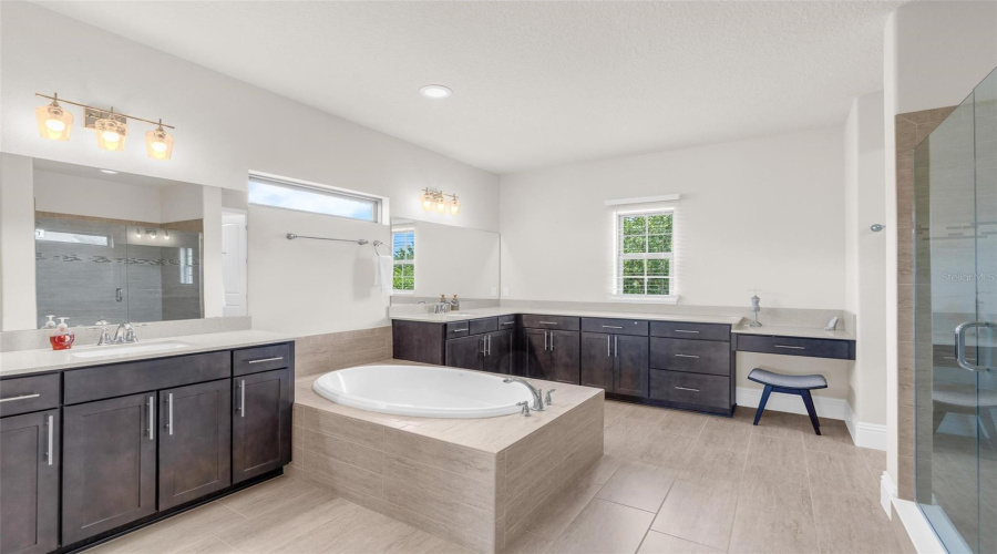 ORLANDO, Florida 32836, 5 Bedrooms Bedrooms, ,5 BathroomsBathrooms,Residential,For Sale,ROYAL ESTATES,0,MFRO6423975