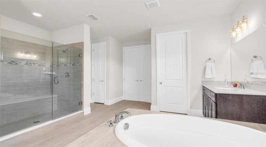 ORLANDO, Florida 32836, 5 Bedrooms Bedrooms, ,5 BathroomsBathrooms,Residential,For Sale,ROYAL ESTATES,0,MFRO6423975