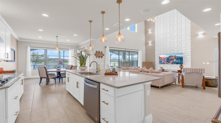 ORLANDO, Florida 32836, 5 Bedrooms Bedrooms, ,5 BathroomsBathrooms,Residential,For Sale,ROYAL ESTATES,0,MFRO6423975