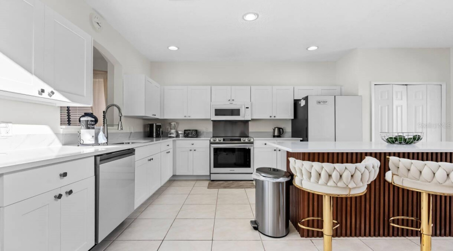 KISSIMMEE, Florida 34746, 6 Bedrooms Bedrooms, ,5 BathroomsBathrooms,Residential,For Sale,GOLDEN BEACH,0,MFRO6424345