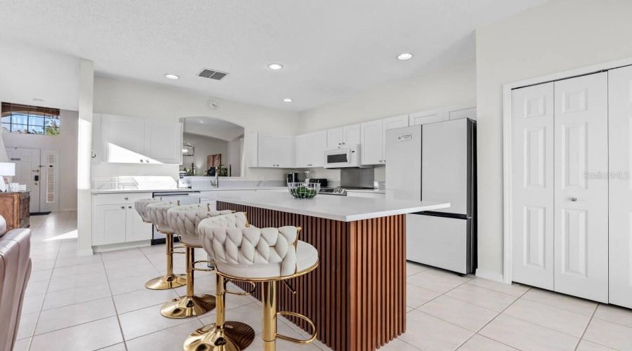 KISSIMMEE, Florida 34746, 6 Bedrooms Bedrooms, ,5 BathroomsBathrooms,Residential,For Sale,GOLDEN BEACH,0,MFRO6424345