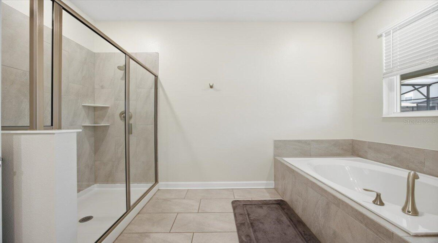 KISSIMMEE, Florida 34746, 8 Bedrooms Bedrooms, ,5 BathroomsBathrooms,Residential,For Sale,TARGET,0,MFRO6424395