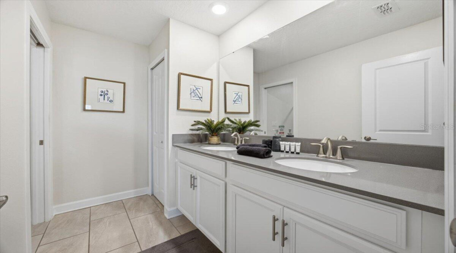 KISSIMMEE, Florida 34746, 8 Bedrooms Bedrooms, ,5 BathroomsBathrooms,Residential,For Sale,TARGET,0,MFRO6424395