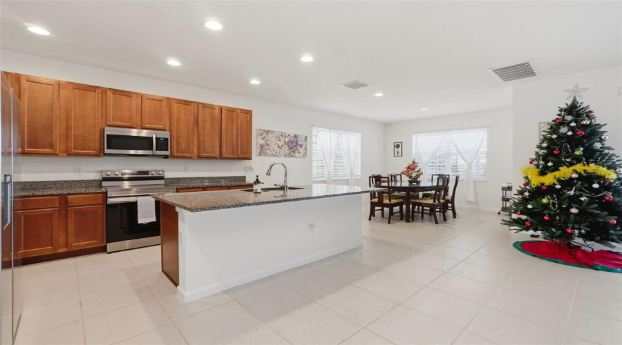KISSIMMEE, Florida 34746, 5 Bedrooms Bedrooms, ,4 BathroomsBathrooms,Residential,For Sale,MONADO,0,MFRO6424454
