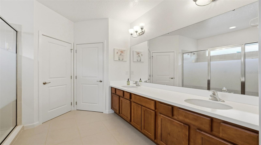 KISSIMMEE, Florida 34746, 5 Bedrooms Bedrooms, ,4 BathroomsBathrooms,Residential,For Sale,MONADO,0,MFRO6424454