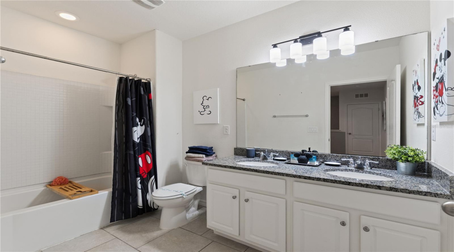 DAVENPORT, Florida 33837, 4 Bedrooms Bedrooms, ,3 BathroomsBathrooms,Residential,For Sale,TERRASONESTA,0,MFRO6422510