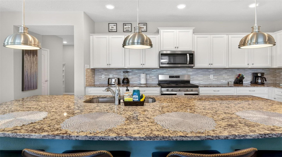 DAVENPORT, Florida 33837, 5 Bedrooms Bedrooms, ,4 BathroomsBathrooms,Residential,For Sale,OAK SPRING,0,MFRO6373223