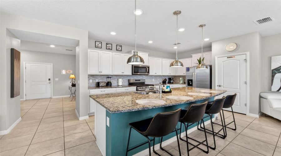 DAVENPORT, Florida 33837, 5 Bedrooms Bedrooms, ,4 BathroomsBathrooms,Residential,For Sale,OAK SPRING,0,MFRO6373223
