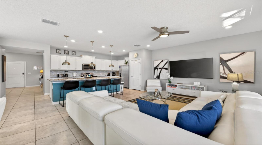 DAVENPORT, Florida 33837, 5 Bedrooms Bedrooms, ,4 BathroomsBathrooms,Residential,For Sale,OAK SPRING,0,MFRO6373223