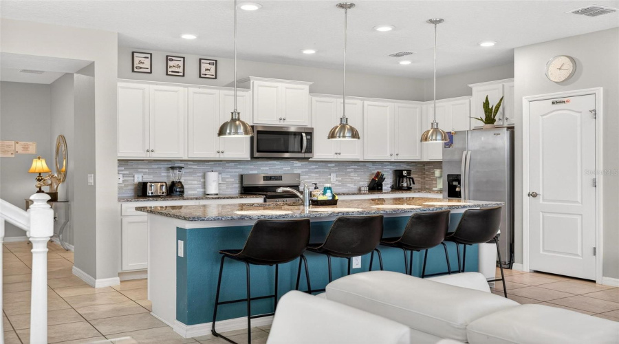 DAVENPORT, Florida 33837, 5 Bedrooms Bedrooms, ,4 BathroomsBathrooms,Residential,For Sale,OAK SPRING,0,MFRO6373223