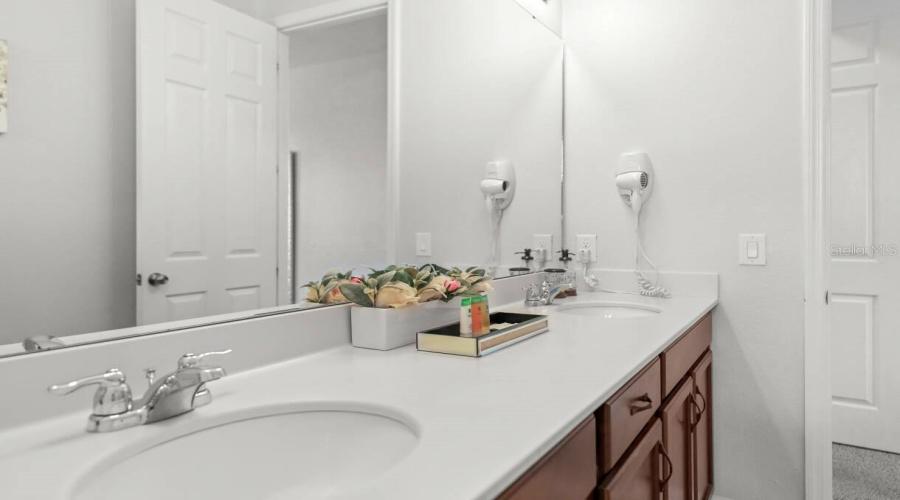 KISSIMMEE, Florida 34747, 5 Bedrooms Bedrooms, ,5 BathroomsBathrooms,Residential,For Sale,SANDY PARK,0,MFRS5153572