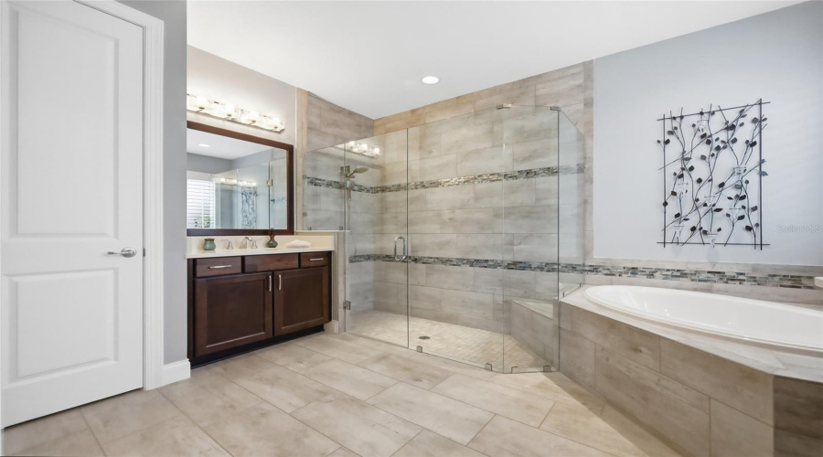 ORLANDO, Florida 32836, 4 Bedrooms Bedrooms, ,2 BathroomsBathrooms,Residential,For Sale,ROYAL CYPRESS,0,MFRO6424516