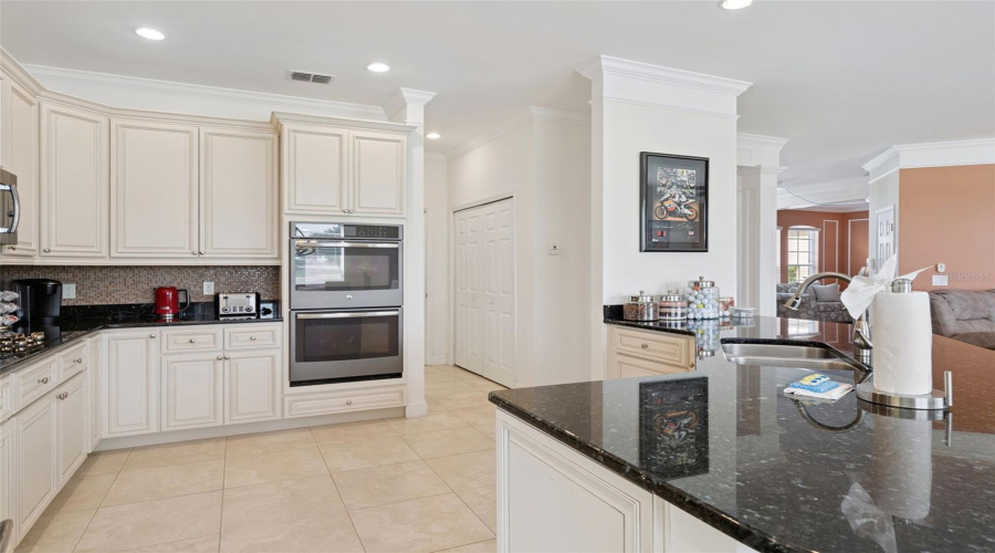 DAVENPORT, Florida 33897, 5 Bedrooms Bedrooms, ,5 BathroomsBathrooms,Residential,For Sale,BELFRY,0,MFRS5153614