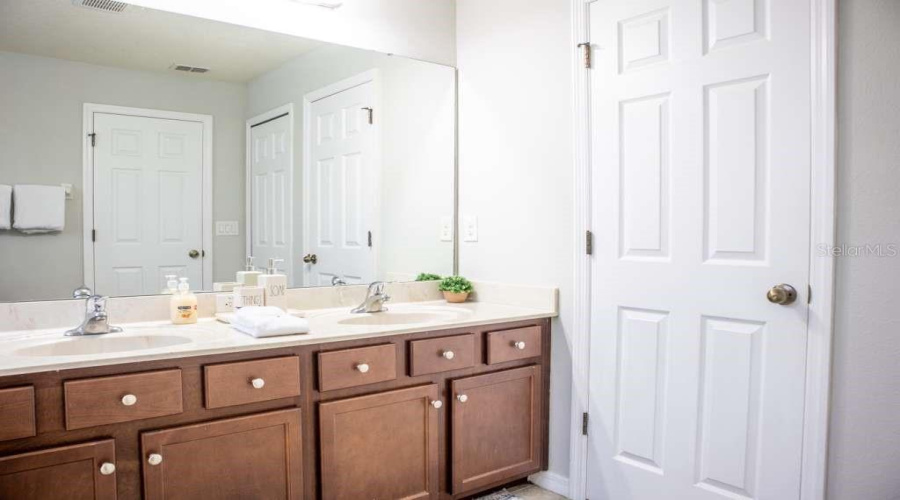 KISSIMMEE, Florida 34746, 6 Bedrooms Bedrooms, ,5 BathroomsBathrooms,Residential,For Sale,LAS FUENTES,0,MFRS5144642