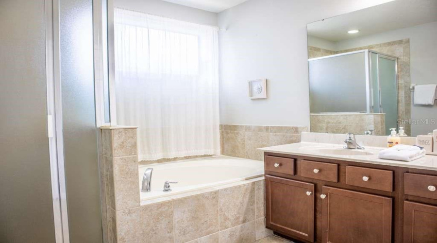 KISSIMMEE, Florida 34746, 6 Bedrooms Bedrooms, ,5 BathroomsBathrooms,Residential,For Sale,LAS FUENTES,0,MFRS5144642