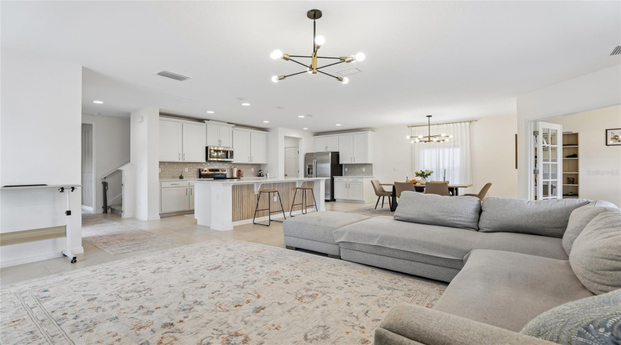 DAVENPORT, Florida 33837, 4 Bedrooms Bedrooms, ,2 BathroomsBathrooms,Residential,For Sale,SWAN SWIM,0,MFRS5153618