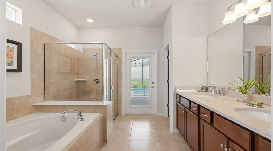 DAVENPORT, Florida 33897, 8 Bedrooms Bedrooms, ,6 BathroomsBathrooms,Residential,For Sale,LELANI,0,MFRO6423565