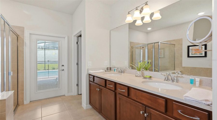 DAVENPORT, Florida 33897, 8 Bedrooms Bedrooms, ,6 BathroomsBathrooms,Residential,For Sale,LELANI,0,MFRO6423565