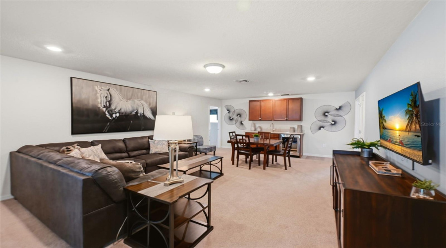 DAVENPORT, Florida 33897, 8 Bedrooms Bedrooms, ,6 BathroomsBathrooms,Residential,For Sale,LELANI,0,MFRO6423565
