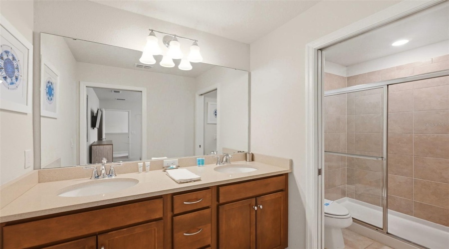 DAVENPORT, Florida 33897, 8 Bedrooms Bedrooms, ,6 BathroomsBathrooms,Residential,For Sale,LELANI,0,MFRO6423565