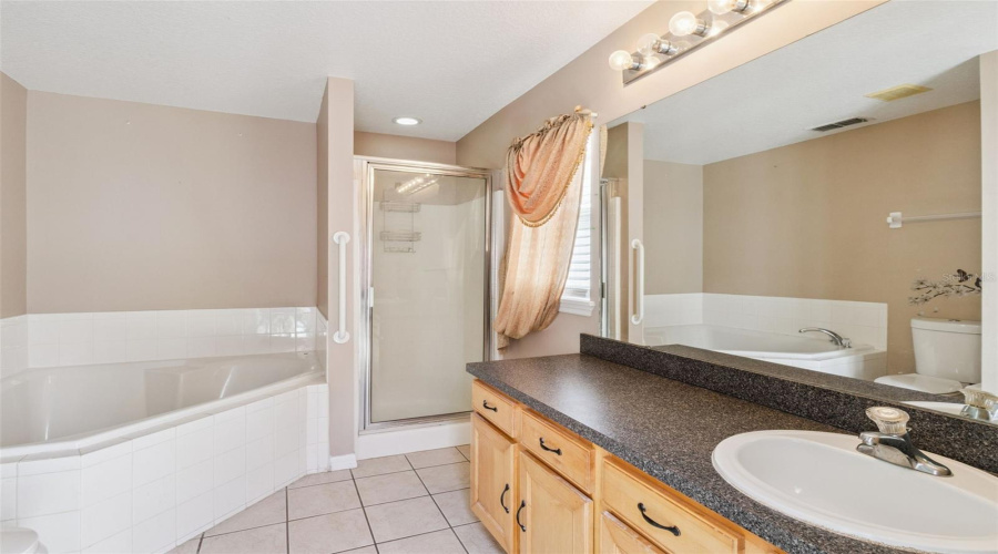 DAVENPORT, Florida 33896, 5 Bedrooms Bedrooms, ,4 BathroomsBathrooms,Residential,For Sale,SCRUB JAY,0,MFRP4939296
