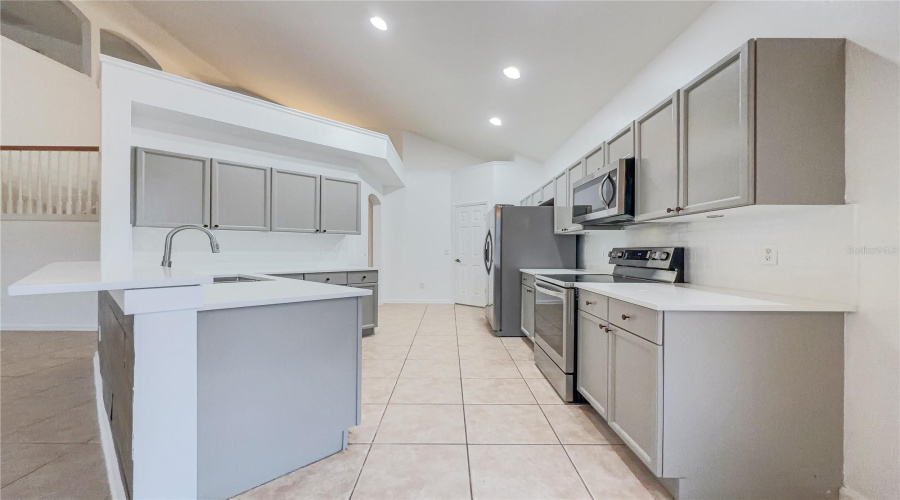 KISSIMMEE, Florida 34747, 6 Bedrooms Bedrooms, ,3 BathroomsBathrooms,Residential,For Sale,FAN PALM,0,MFRO6424807