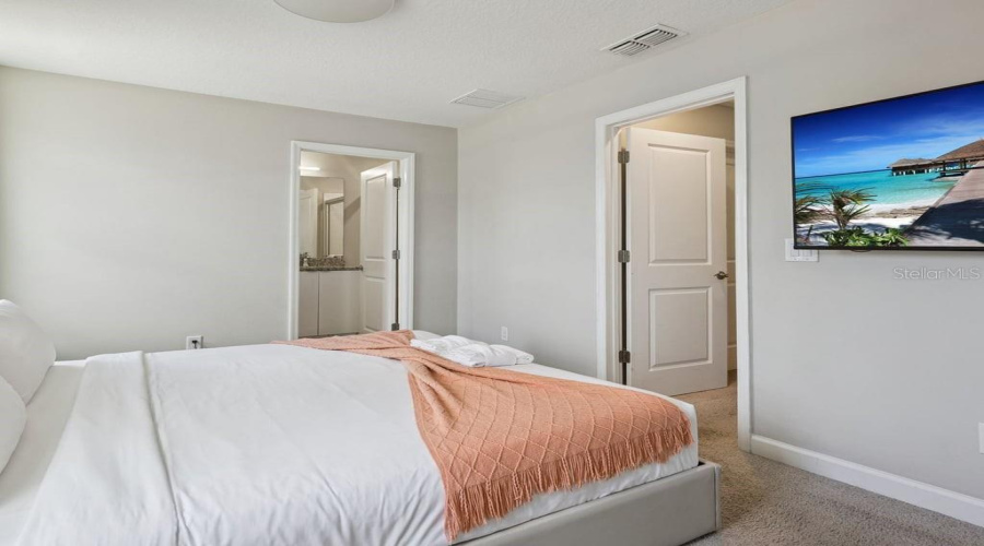 KISSIMMEE, Florida 34747, 5 Bedrooms Bedrooms, ,4 BathroomsBathrooms,Residential,For Sale,FORMOSA VALLEY,0,MFRO6421562