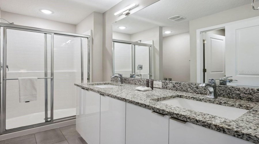 KISSIMMEE, Florida 34747, 5 Bedrooms Bedrooms, ,4 BathroomsBathrooms,Residential,For Sale,FORMOSA VALLEY,0,MFRO6421562