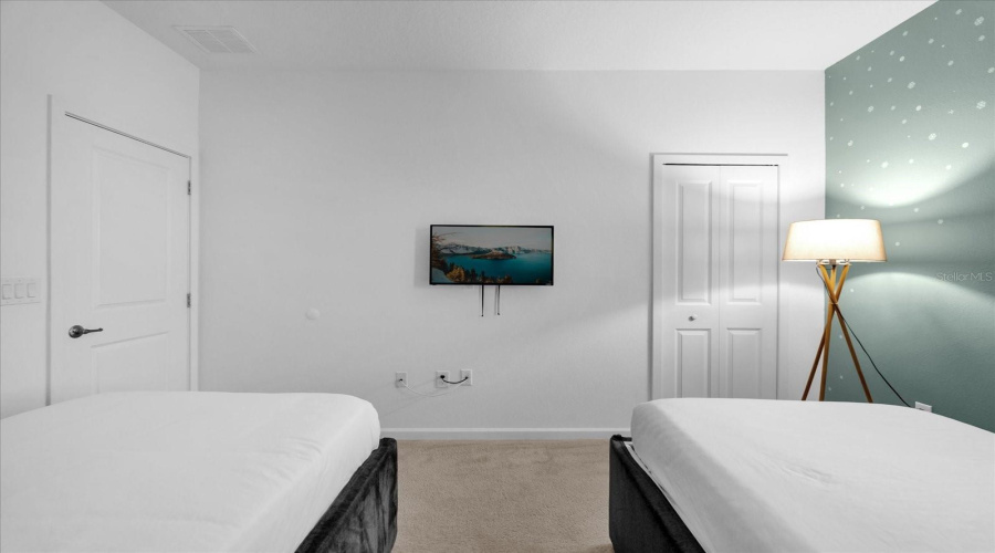 KISSIMMEE, Florida 34746, 6 Bedrooms Bedrooms, ,4 BathroomsBathrooms,Residential,For Sale,MONADO,0,MFRO6263041