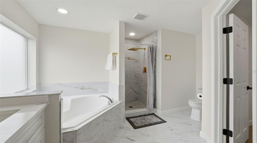 KISSIMMEE, Florida 34746, 5 Bedrooms Bedrooms, ,3 BathroomsBathrooms,Residential,For Sale,SEASONS,0,MFRO6357414