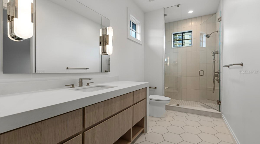 Second-floor en-suite bath 4