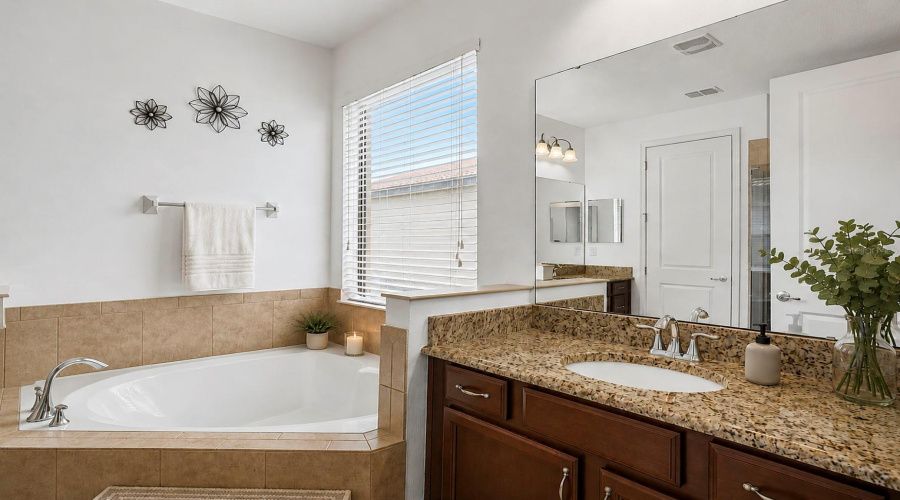 KISSIMMEE, Florida 34746, 3 Bedrooms Bedrooms, ,3 BathroomsBathrooms,Residential,For Sale,BOWFIN,0,MFRO6420099