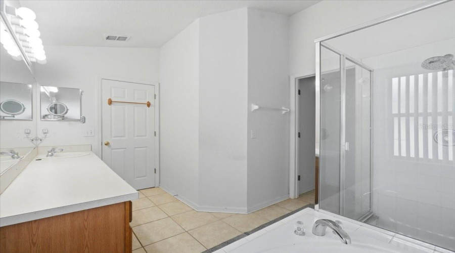 DAVENPORT, Florida 33897, 3 Bedrooms Bedrooms, ,2 BathroomsBathrooms,Residential,For Sale,SOMERSET,0,MFRP4939303