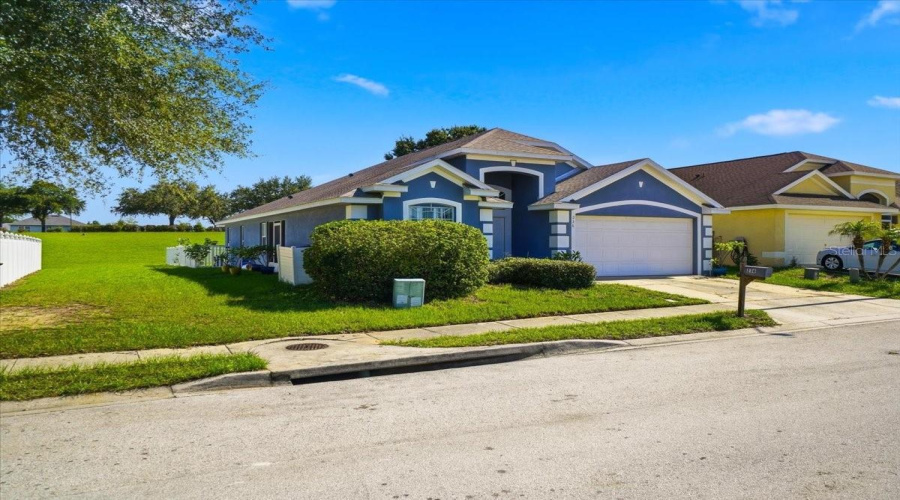 DAVENPORT, Florida 33897, 3 Bedrooms Bedrooms, ,2 BathroomsBathrooms,Residential,For Sale,SOMERSET,0,MFRP4939303