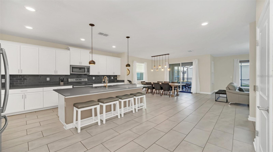 KISSIMMEE, Florida 34746, 6 Bedrooms Bedrooms, ,5 BathroomsBathrooms,Residential,For Sale,BOOKMARK,0,MFRO6424671