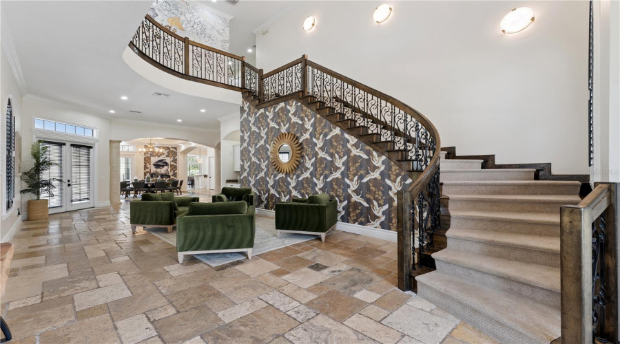 Sweeping staircase