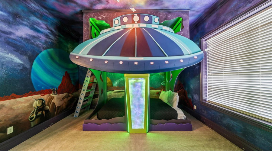 Astronaut room!