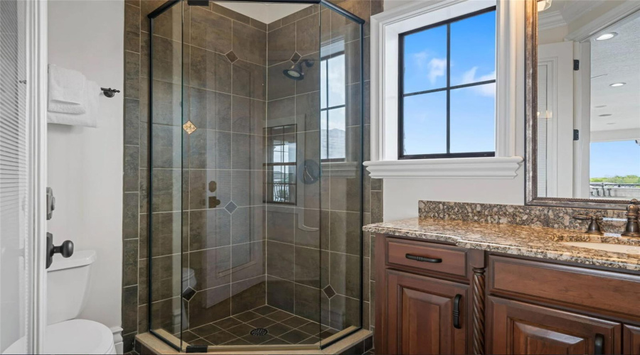 3rd story FULL bath