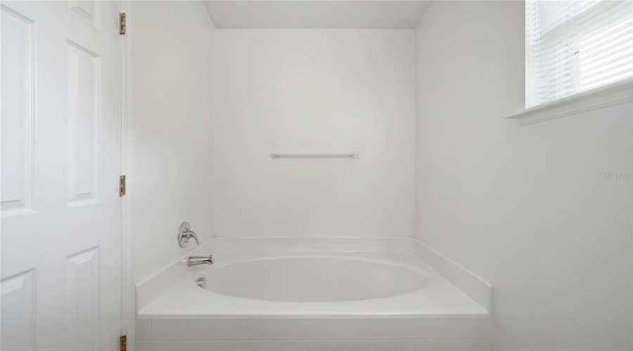 soaking tub