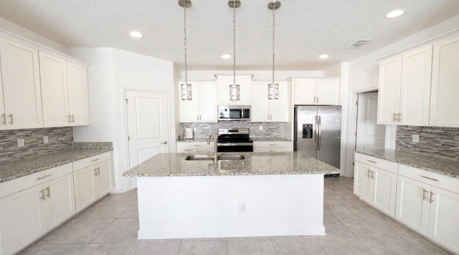 KISSIMMEE, Florida 34746, 4 Bedrooms Bedrooms, ,3 BathroomsBathrooms,Residential,For Sale,TERRY TOWN,0,MFRA4683101