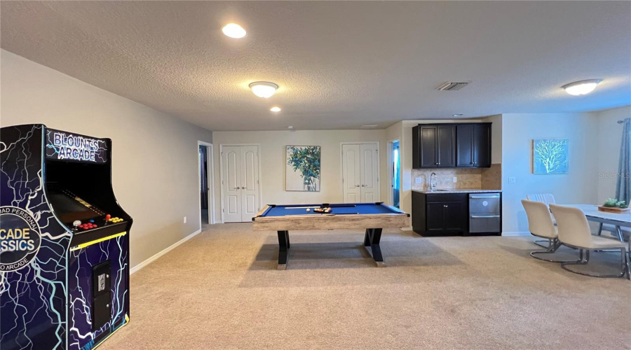KISSIMMEE, Florida 34747, 9 Bedrooms Bedrooms, ,6 BathroomsBathrooms,Residential,For Sale,NICE,0,MFRS5153553