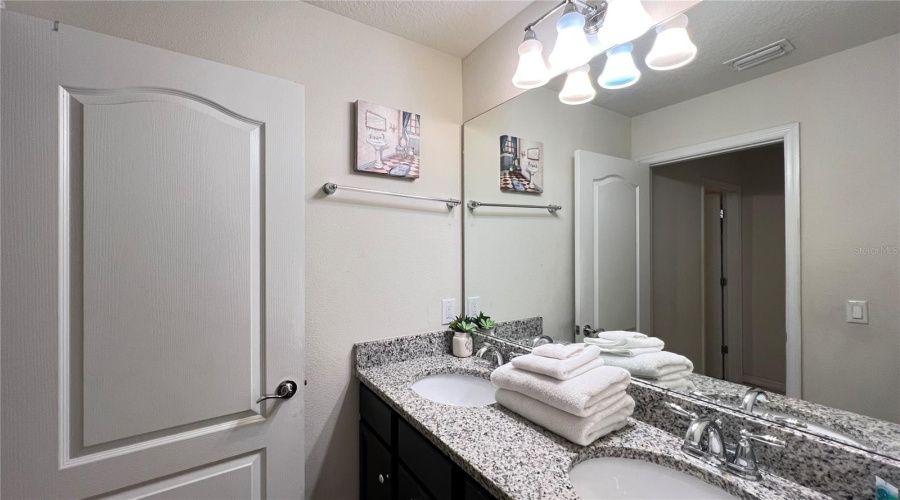 KISSIMMEE, Florida 34747, 9 Bedrooms Bedrooms, ,6 BathroomsBathrooms,Residential,For Sale,NICE,0,MFRS5153553