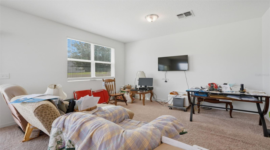 Seller in process of packing up. This is a short sale.